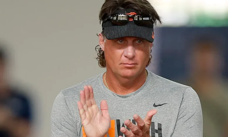 Mike Gundy makes appearance promoting Oklahoma State hockey ahead of Bedlam