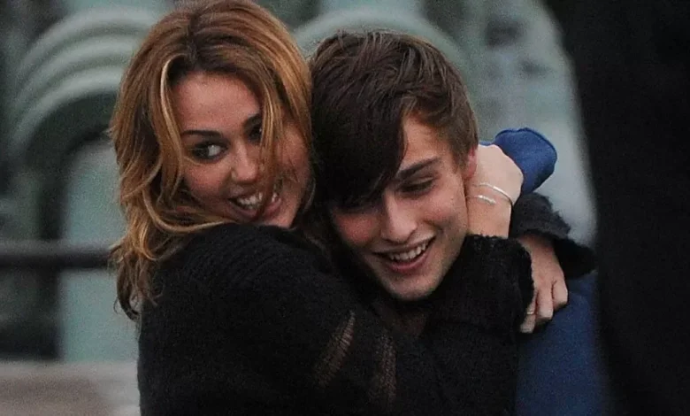 Miley Cyrus' 'love interest' shares 'tragic' message admitting 'I'm struggling'