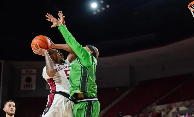 Minutemen put 3-game winning streak on the line against Charleston in the Paradise Jam basketball tournament