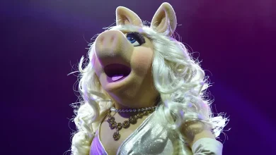 Miss Piggy Arrested (by Sabrina Carpenter)