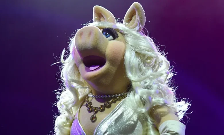 Miss Piggy Arrested (by Sabrina Carpenter)
