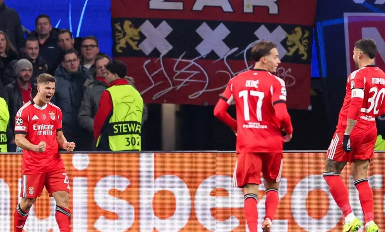'Míssil' de Dahl coloca Benfica a vencer em Amesterdão (vídeo)