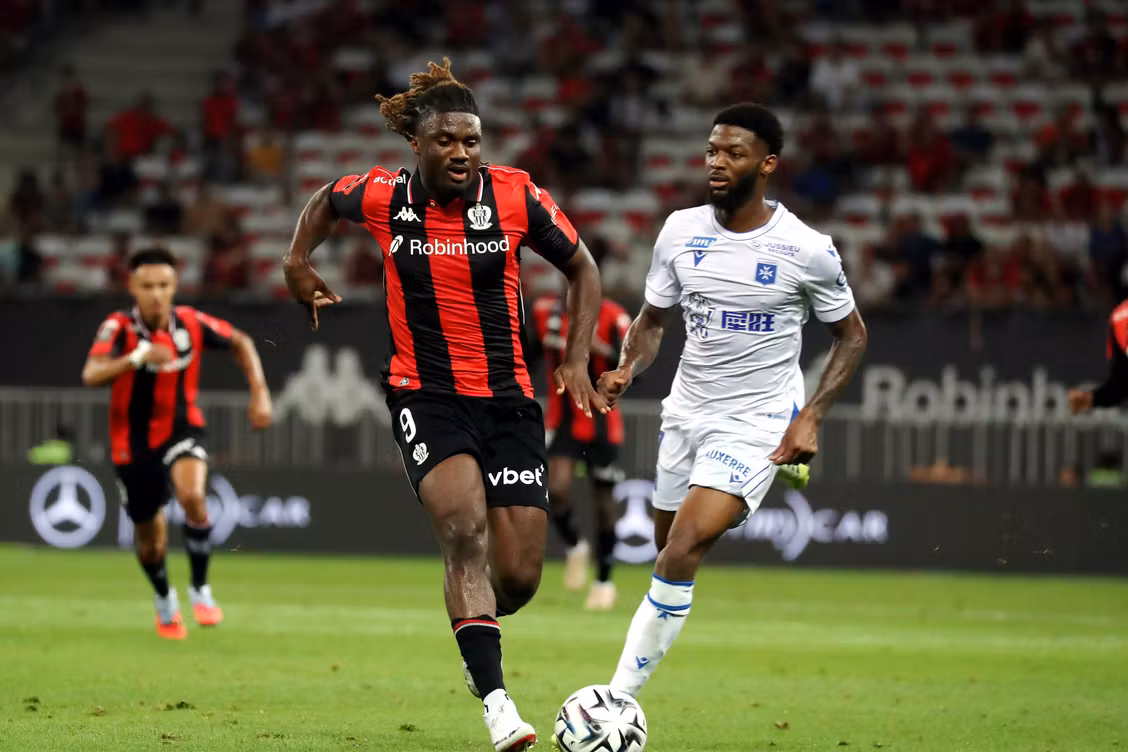 Moffi en pointe, Dante sur le banc : Découvrez le 11 de l’OGC Nice pour la rencontre face à l’OM