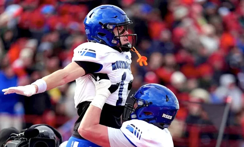 Montréal Carabins upset Laval Rouge et Or to win Dussault Cup, advance to Uteck Bowl