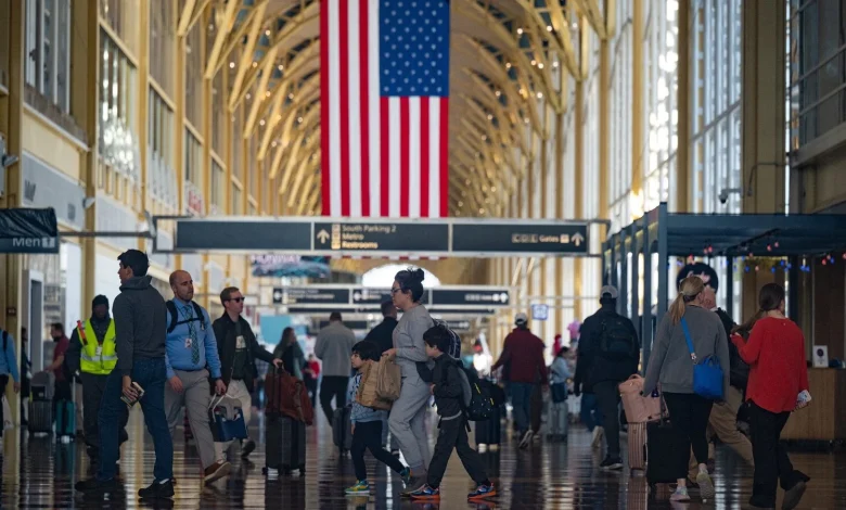 More than 850 flights canceled in US early Wednesday, tracker says