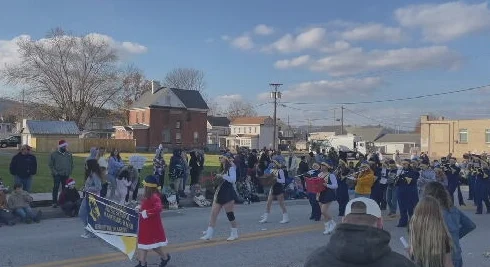 Moundsville Christmas parade dazzles with almost 100 floats