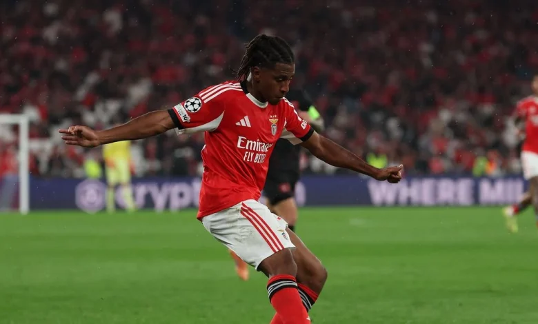 Mourinho volta a mudar o sistema: o onze do Benfica para a 'final' com o Ajax