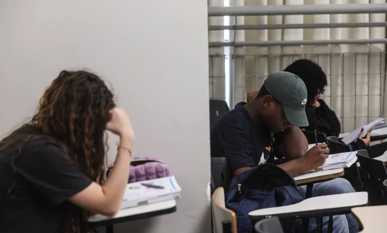 Mudança que permite usar mais de um Enem em sistema do MEC gera queixas e abaixo-assinado