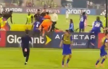 Mundial Sub-17: Francia-Colombia acabó en batalla campal y familiares invadieron la cancha