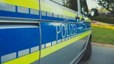 Münster-Kinderhaus: Auto prallt an der Kristiansandstraße gegen Drogeriemarkt