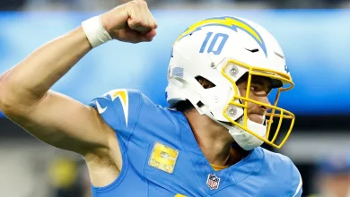 NFL: Pittsburgh Steelers 10-25 Los Angeles Chargers - Justin Herbert shines as Aaron Rodgers struggles