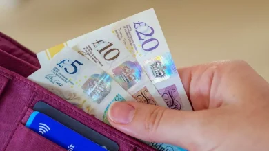 Nearly half a million people on Universal Credit receive bonus payment of up to £1,200