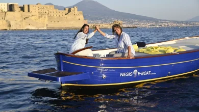 Nesis, la barca elettrica per il turismo responsabile nel Golfo di Napoli