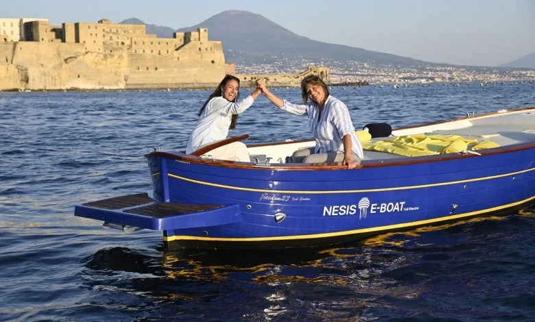 Nesis, la barca elettrica per il turismo responsabile nel Golfo di Napoli