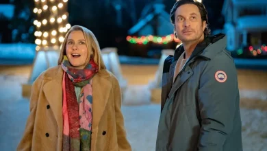 Netflix Has 2 Holiday Rom-Coms That Make The Perfect Cozy Double Feature