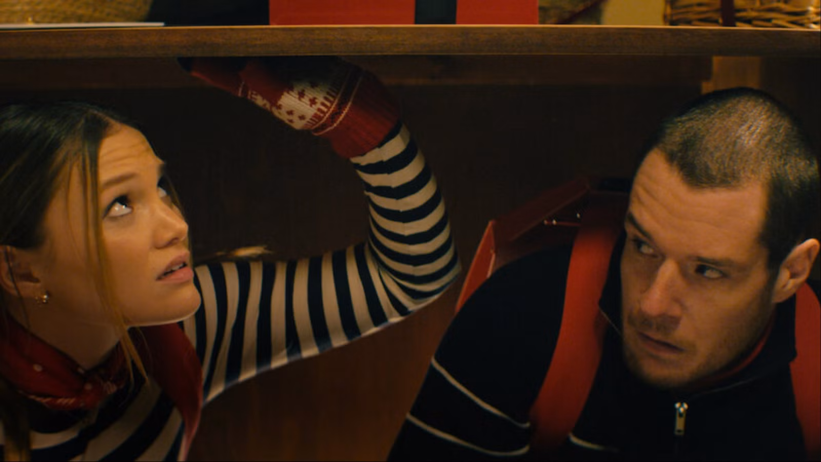 Netflix's New Crime Heist Movie With The Perfect Enemies-To-Lovers Story Is An Instant Streaming Hit