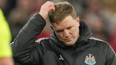Newcastle boss Eddie Howe can do no more, the club have let him down, says Jamie Carragher after Brentford defeat