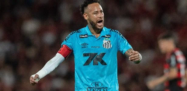 Neymar é defendido no Santos após abandonar o banco: 'Dando a vida'