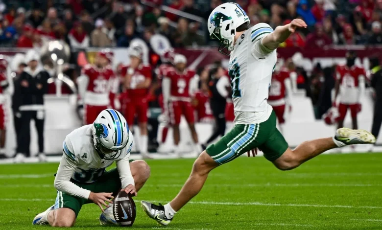 No. 24 Football Has Two Honored by the American Conference