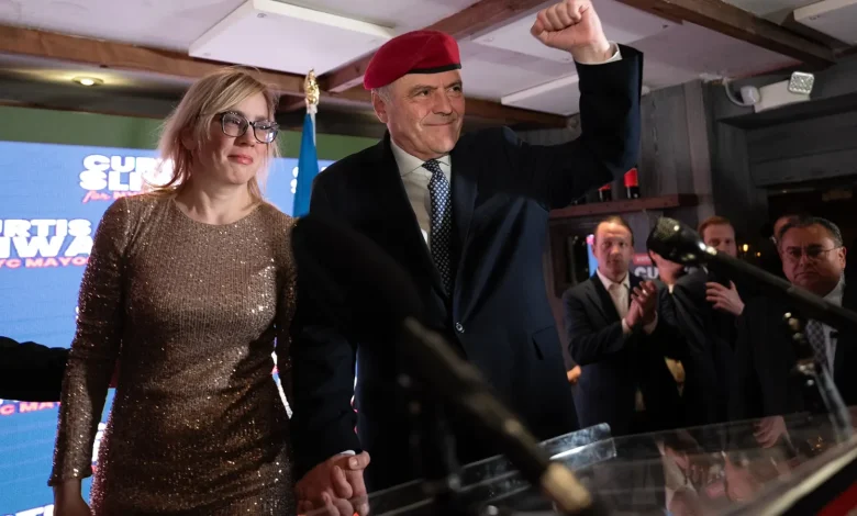 No One Was Sweating It at Curtis Sliwa’s Boozy Election Night Party