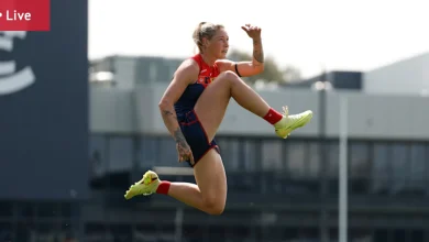 North Melbourne vs Melbourne AFLW LIVE: Harris mark, goal help fire Dees to surprise lead over undefeated Roos