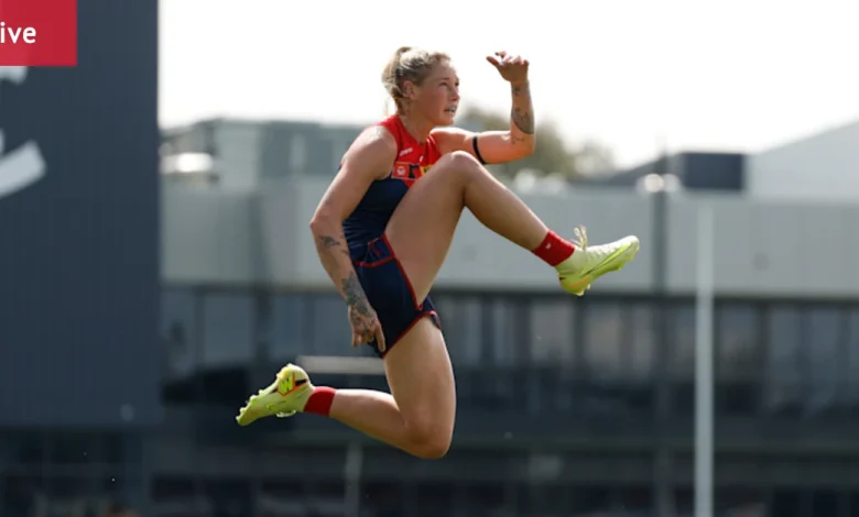 North Melbourne vs Melbourne AFLW LIVE: Harris mark, goal help fire Dees to surprise lead over undefeated Roos