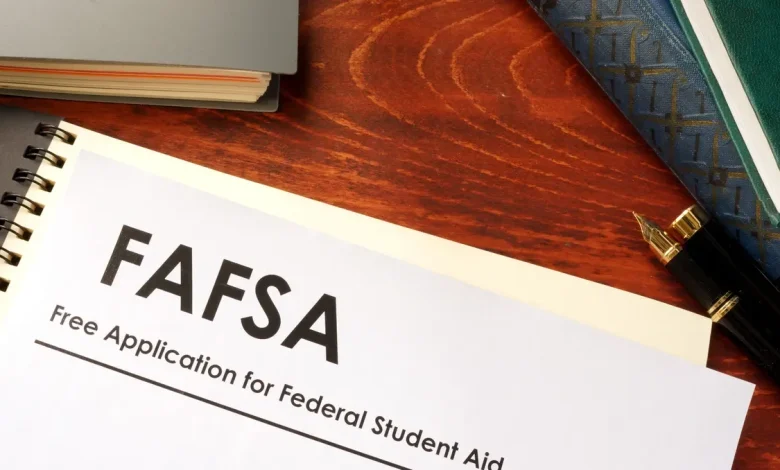 Not sure how to pay for college? How to find financial aid in Arizona