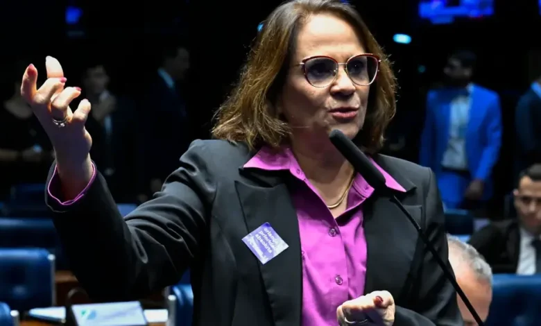 O pedido de Damares Alves em tom de lamento após prisão de Bolsonaro