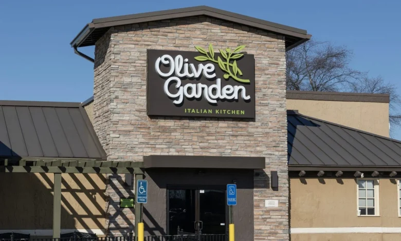 Olive Garden to Close All 900 Locations on Thanksgiving and Christmas for Employee Family Time