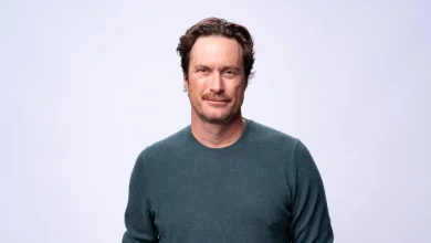 Oliver Hudson reveals how stepdad Kurt Russell plays Santa for their family