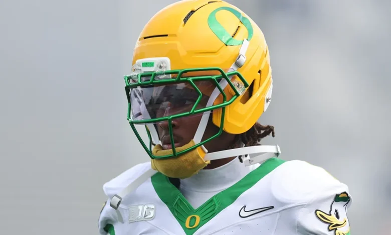 Oregon Ducks WR Dakorien Moore's injury not expected to be season-ending, per report
