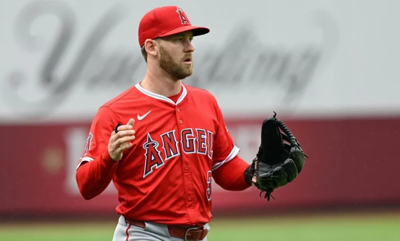 O's acquire Ward from Angels for RHP Rodriguez