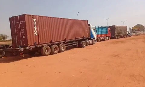 Ouagadougou : 60 poids lourds envoyés en fourrière pour non-respect des heures de pointe