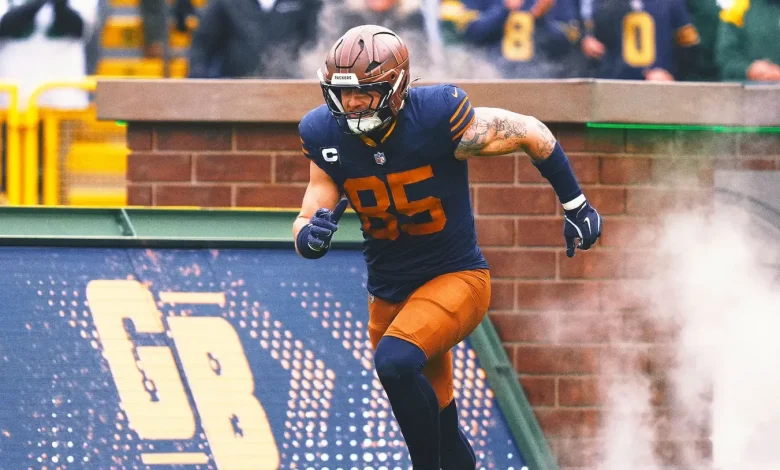 Packers Star TE Tucker Kraft Carted Off With Knee Injury vs. Panthers