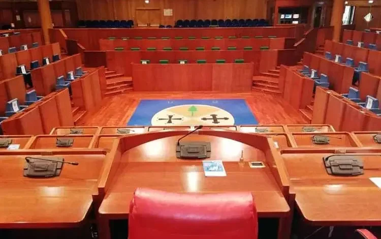 Palazzo Campanella rialza il sipario, in arrivo la nuova stagione del Consiglio regionale: un film già visto