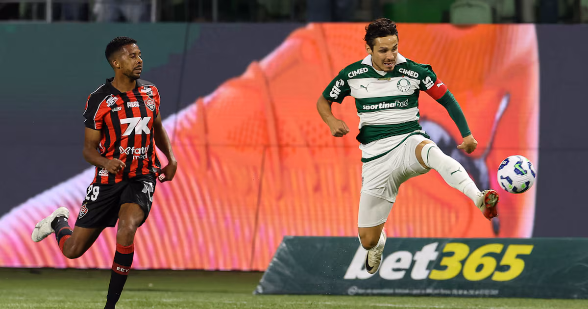 Palmeiras faz jogo pobre e empata com o Vitória, mas diminui distância para o Flamengo