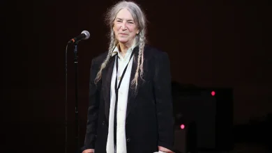 Patti Smith, Prolific Writer and “Accidental Rockstar,” Writes Most of Her Work By Hand