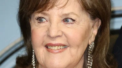 Pauline Collins, British actress who won cult following for Shirley Valentine, dies at 85