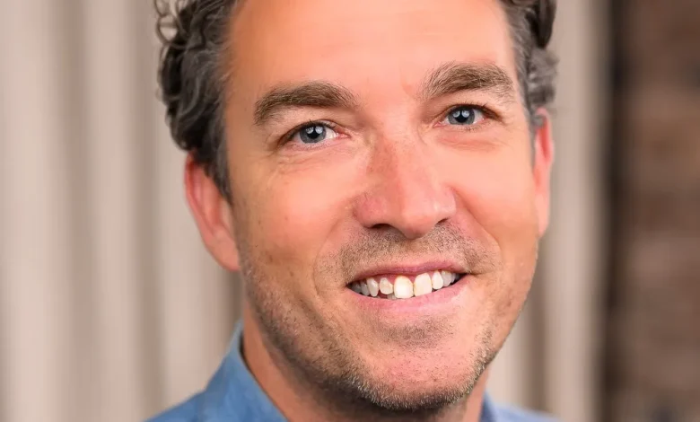 Peak holiday season checklist: 3 ways to win shoppers and build loyalty