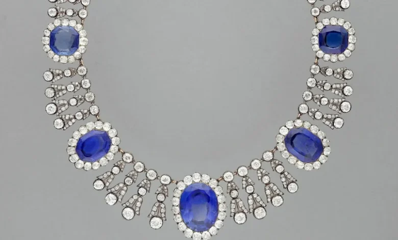 Petty thieves responsible for Louvre heist, prosecutors say