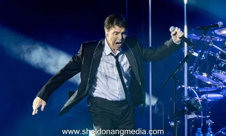 Photo Gallery: Cliff Richard is Wired for Sound in Australia