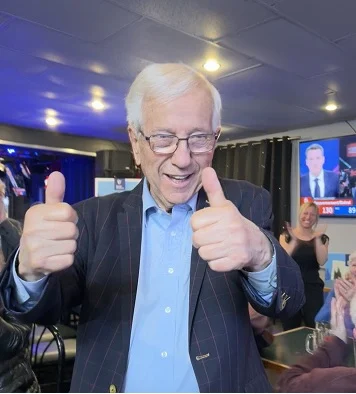 Plamondon bat tous les records de longévité politique à Ottawa