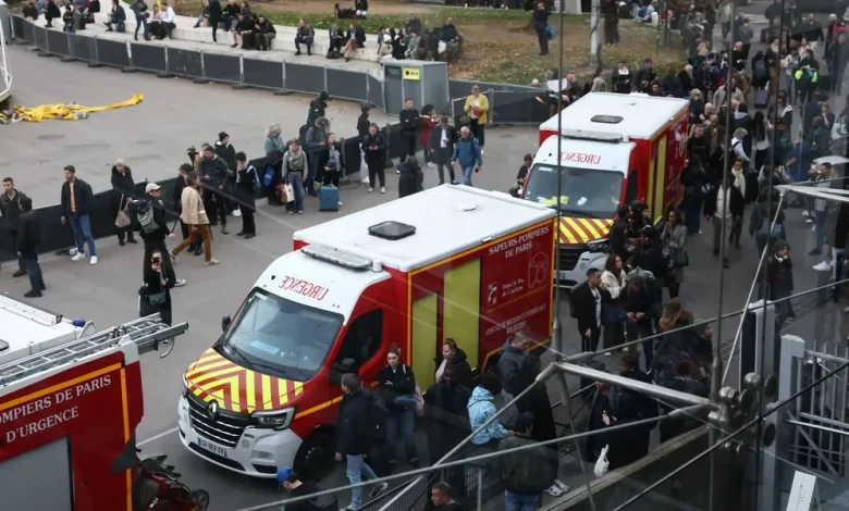 Police shoot knifeman who 'threatened to slit throats' at Paris train station