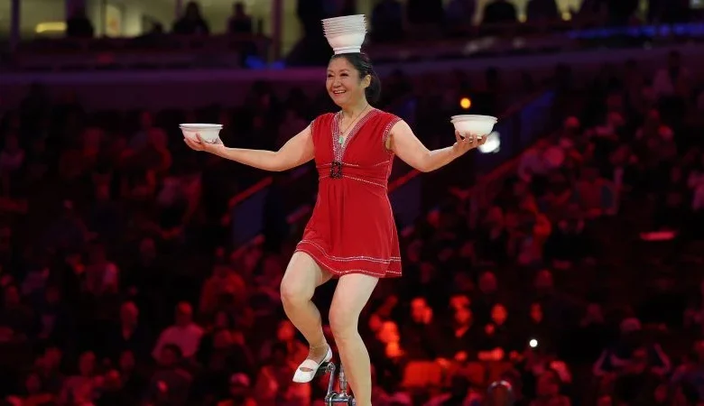 Popular performer Red Panda makes NBA return, roughly 4 months after breaking wrist in fall