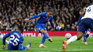 Premier League: Results, fixtures and table: Chelsea lead at Tottenham after Arsenal extend lead in title race