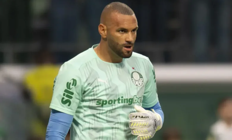 Presença inesperada de Weverton no banco intriga palmeirenses após ausência do goleiro na súmula oficial
