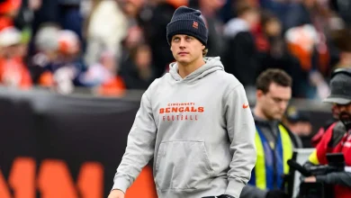 QB Joe Burrow Returns to Practice in Limited Capacity | BENGALS ROSTER UPDATE