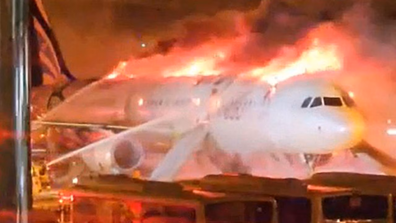 Qantas bans popular item after horror fires