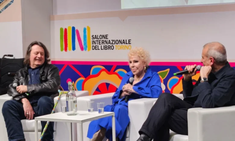 Quando al Salone del Libro Vanoni disse: «Non so se arrivo a Natale, ma la morte fa parte della vita. Ed è andata come è andata»