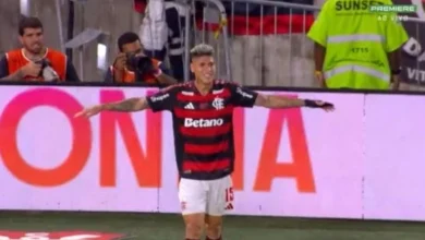 Que bola de Arrascaeta, Carrascal não desperdiça e faz golaço em clássico Flamengo x Santos pelo Brasileirão